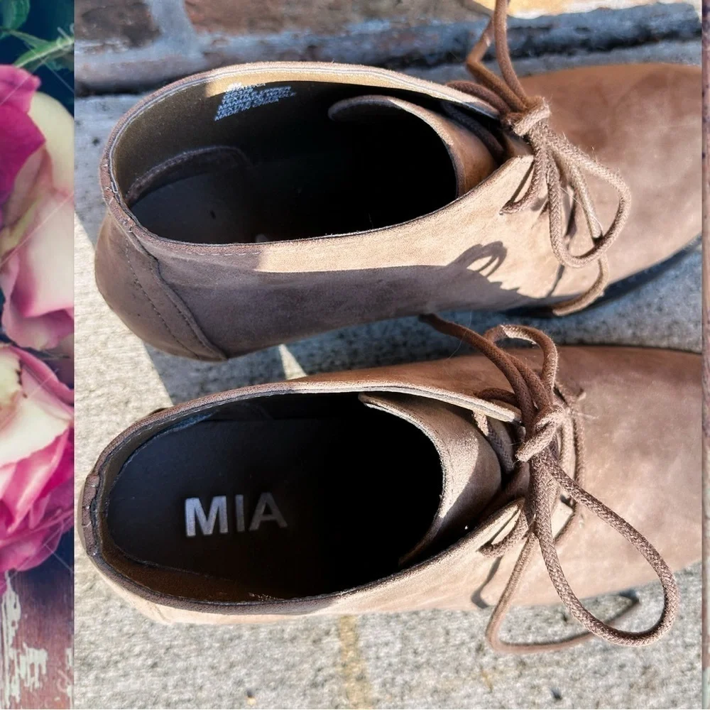 MIA SHAWNA BEIGE / TAUPE BOOTIES 8